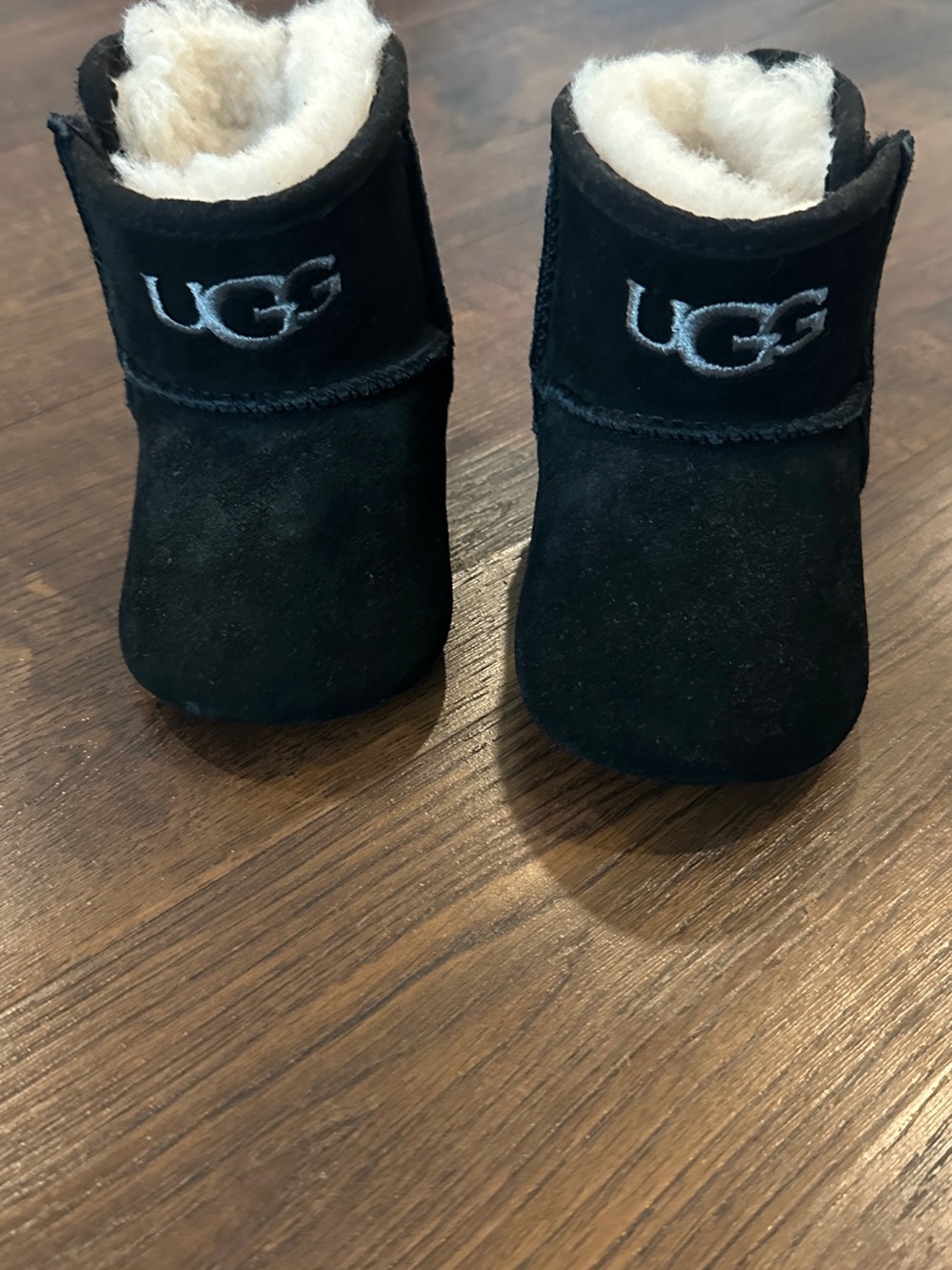 UGG Baby classic in black